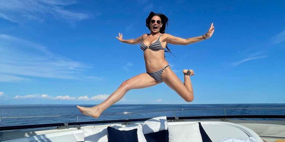 Demi Moore Sports Bikini For Italian Vacation