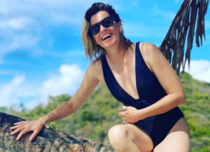 Elizabeth Banks vacations In St. Vincent & the Grenadines (Image: Instagram)