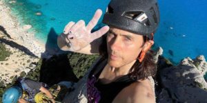 Jared Leto rappels down cliffs in Sardinia (Image: Instagram)