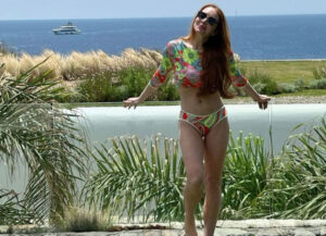 Lindsay Lohan relaxes in Mykonos (Image: Instagram)