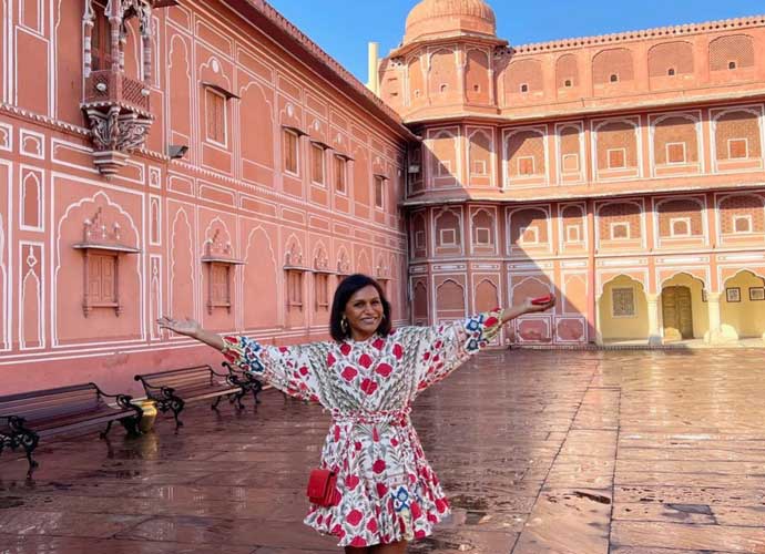 Mindy Kalling looks pretty in pink Jaipur, India (Image: Instagram)