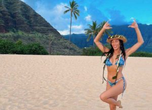Nicole Scherzinger dancing on the beach in Hawaii (Image: Instagram)