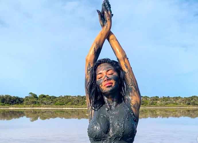Nicole Scherzinger Bathes In Mud In Formentera