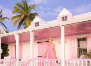 Paris Hilton poses in pink Bahamas house (Image: Instagram)